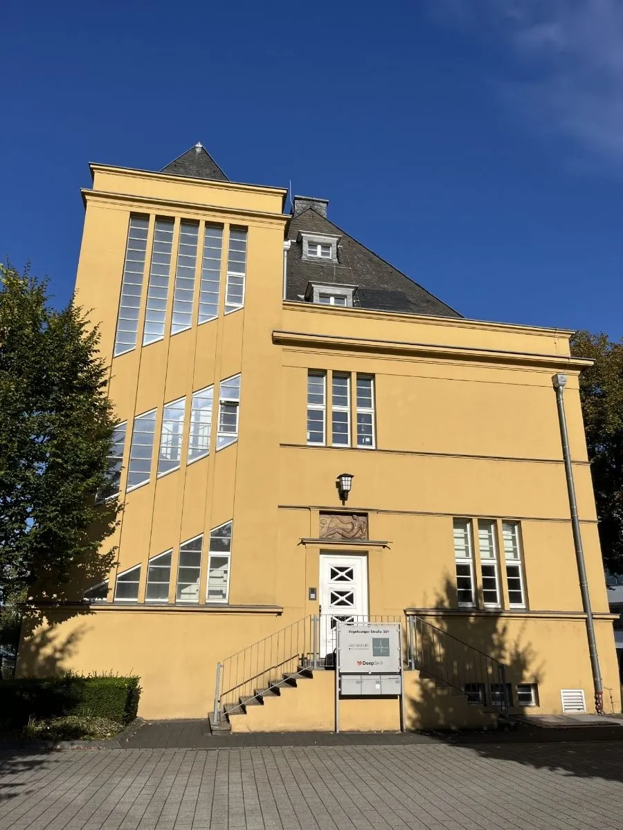 Das Kanzleigebäude in der Vogelsanger Straße 321 in Köln